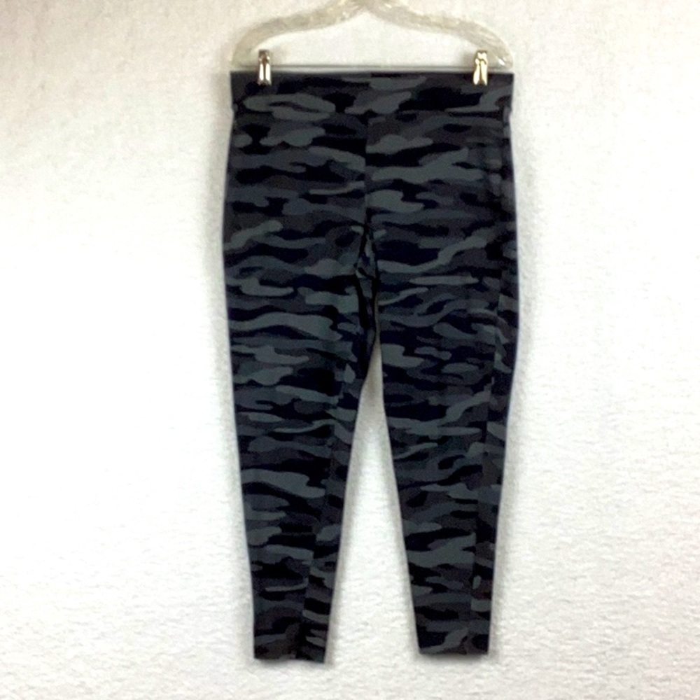 Torrid camo leggings, women’s size 2X - Picture 2 of 5